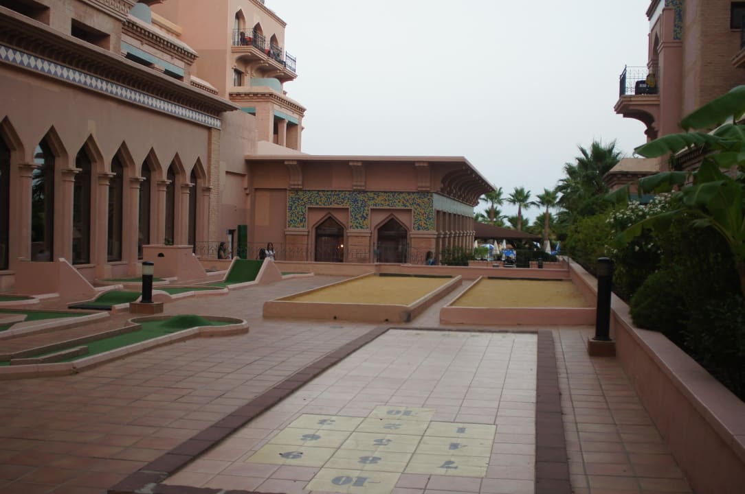 Innnenhof mit Haupthaus (links) Playacanela Hotel