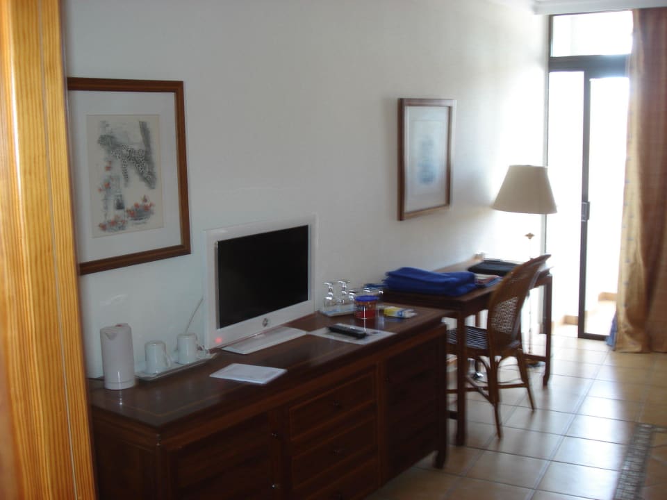 TV und Schreibtisch Seaside Hotel Sandy Beach