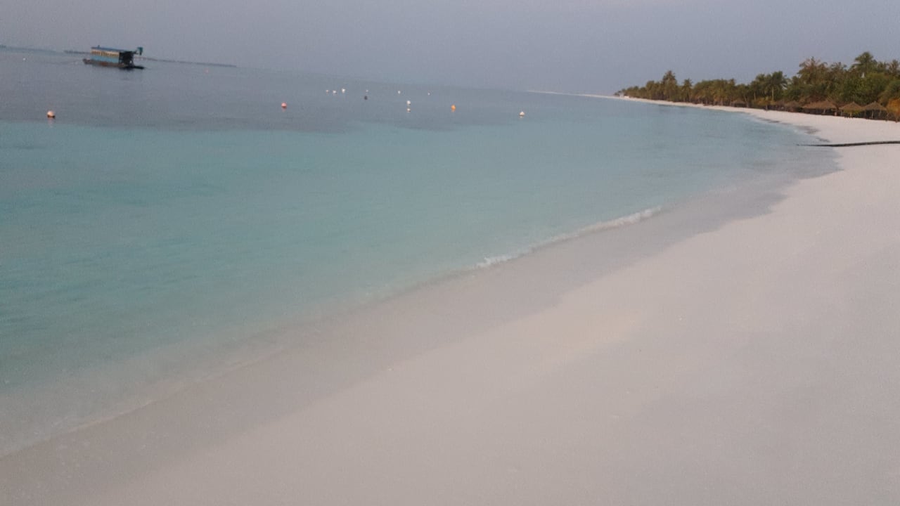 Strand Kuredu Island Resort & Spa