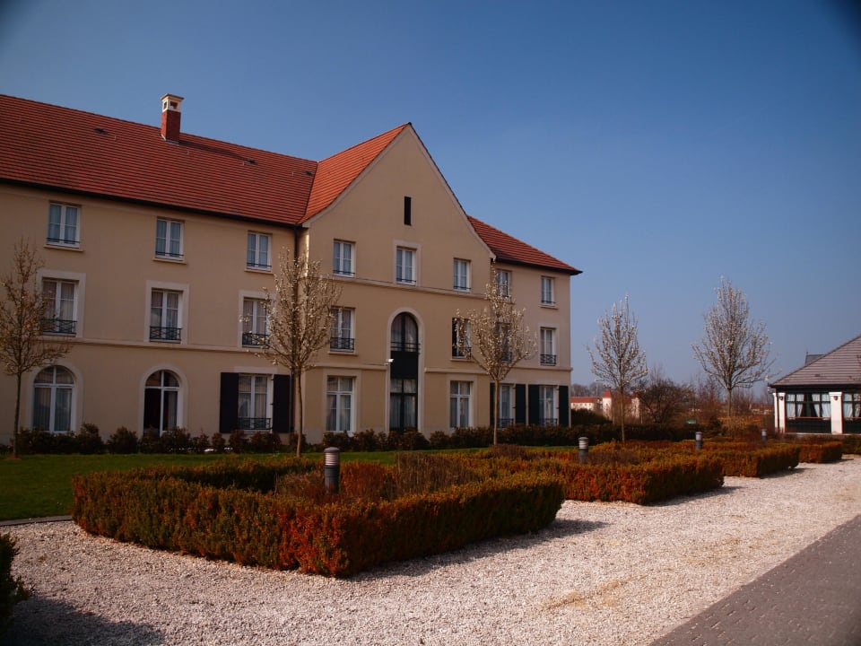 Außenansicht Campanile Val de France