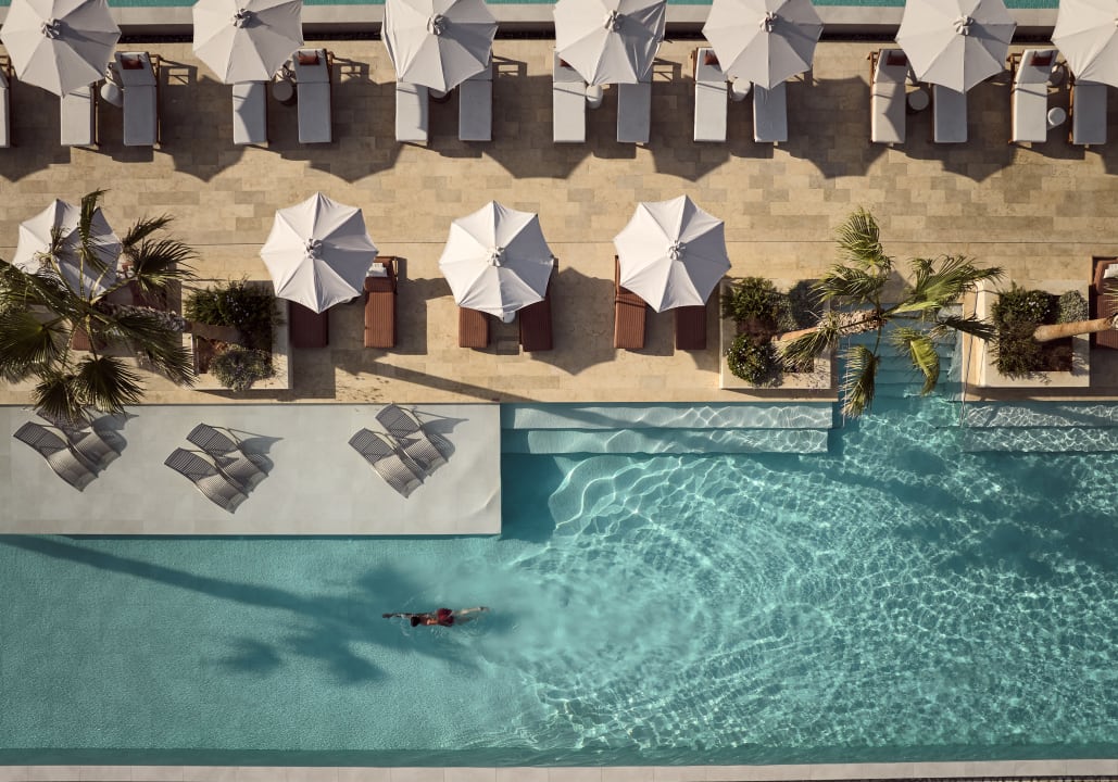 Pool The Royal Senses Resort, Curio Collection by Hilton
