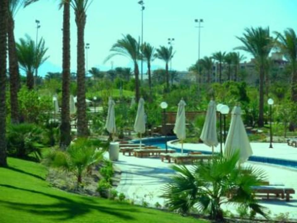 Lazy River mit Liegeflächen Steigenberger ALDAU Beach Hotel