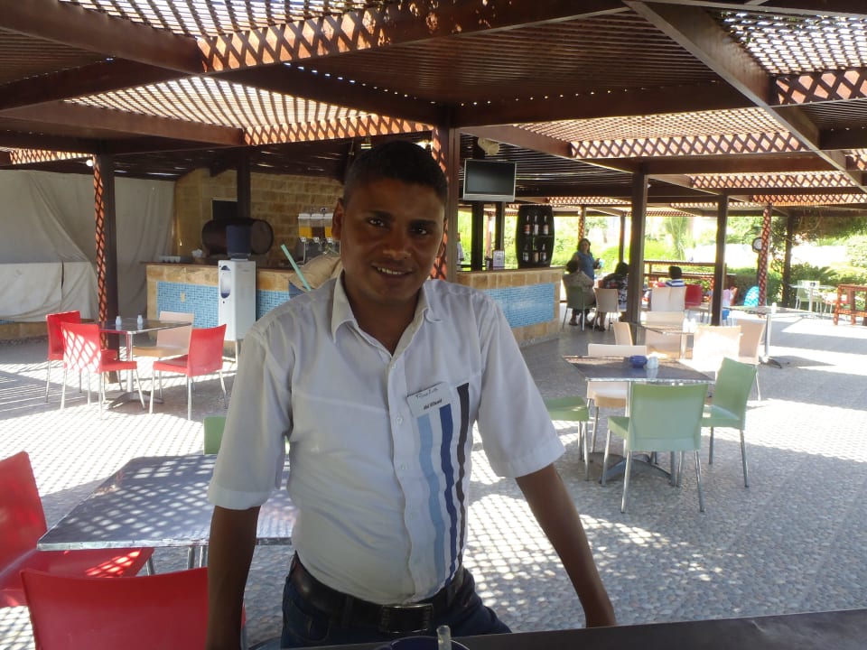 De beste ober van Prima Life Prima Life Makadi Resort