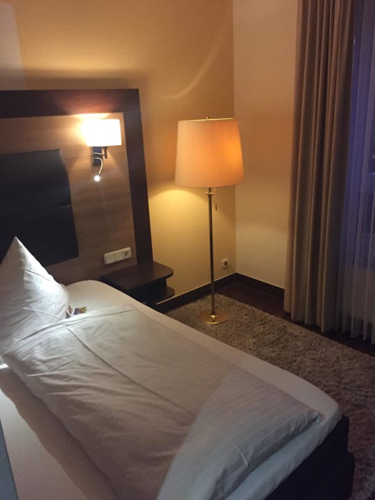 praktisches und modernes Zimmer Cascada Central Hotel Rheine
