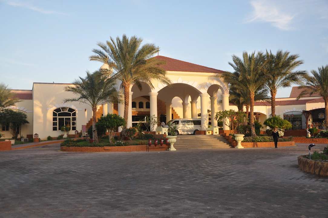 Wejście do hotelu Regency Plaza Aqua Park & Spa