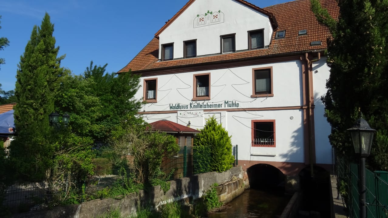 Außenansicht Waldhaus Knittelsheimer Mühle