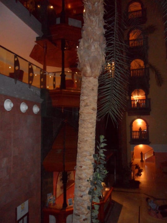 Wyjscie z tylnej czesci hotelu,hol R2 Rio Calma Hotel & Spa & Conference