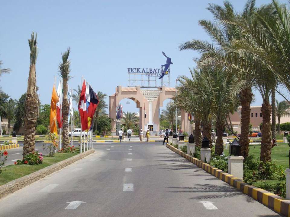 Zufahrt zum Hotel Pickalbatros Aqua Park Resort - Hurghada
