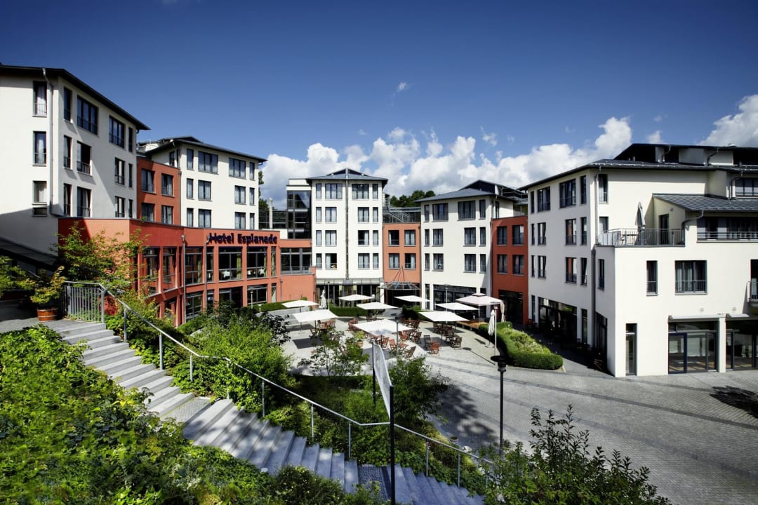 Ansicht des Hotelforums vom See aus Hotel Esplanade Resort & Spa
