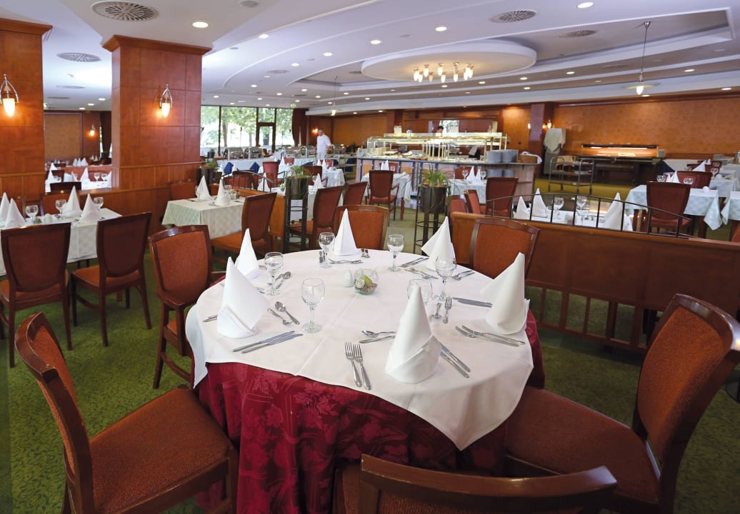Restaurant area Ensana Thermal Margaret Island