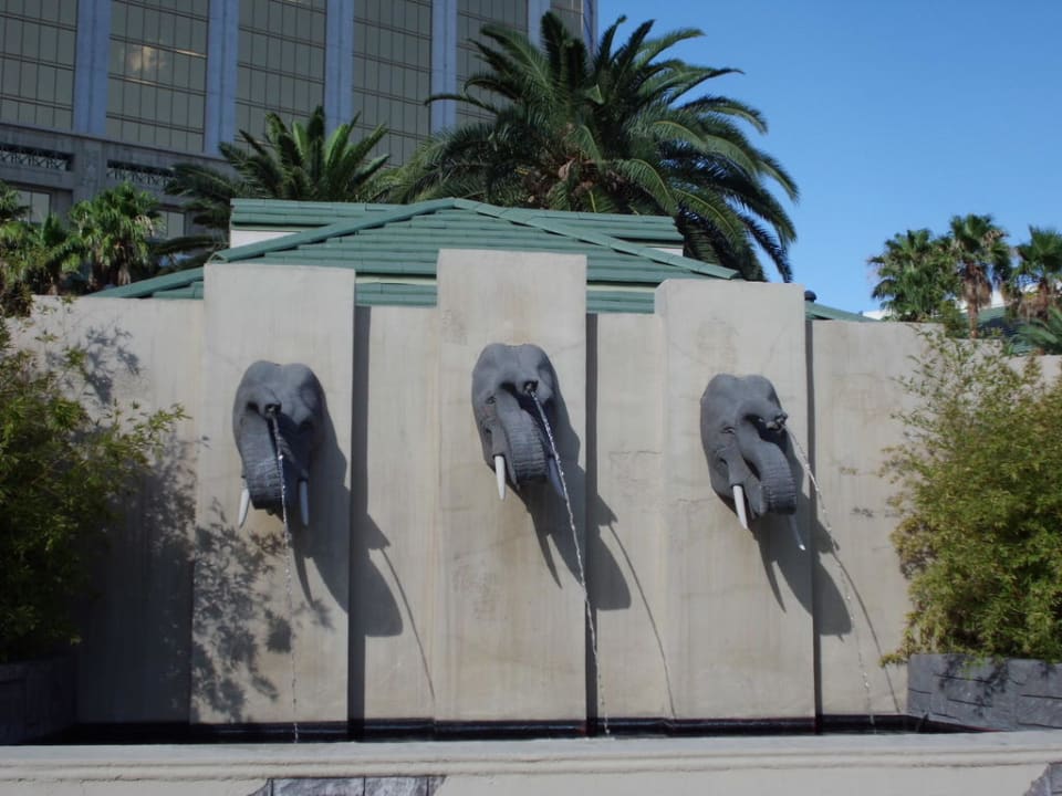 Nette Deko im Poolbereich Hotel Four Seasons