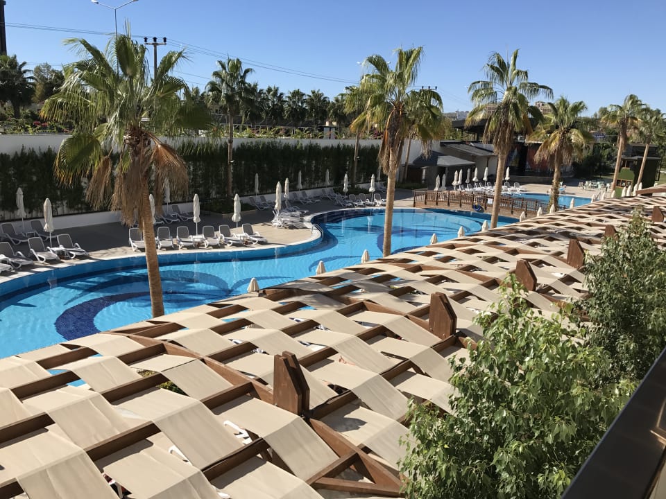 Pool Mary Hotel Side