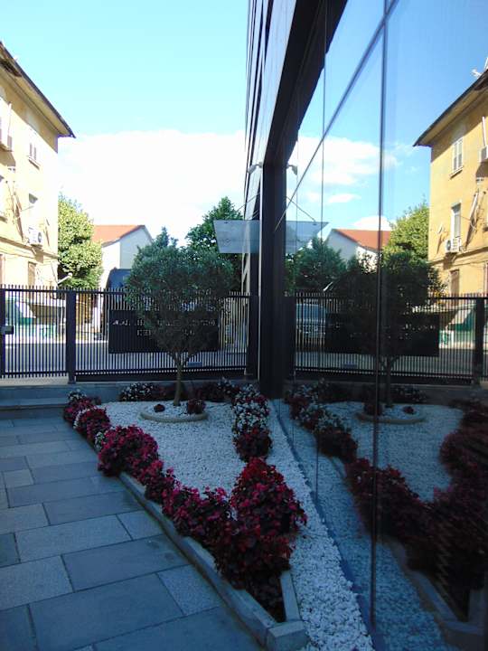 Gartenanlage Hotel Elisa Tirana, Affiliated by Meliá