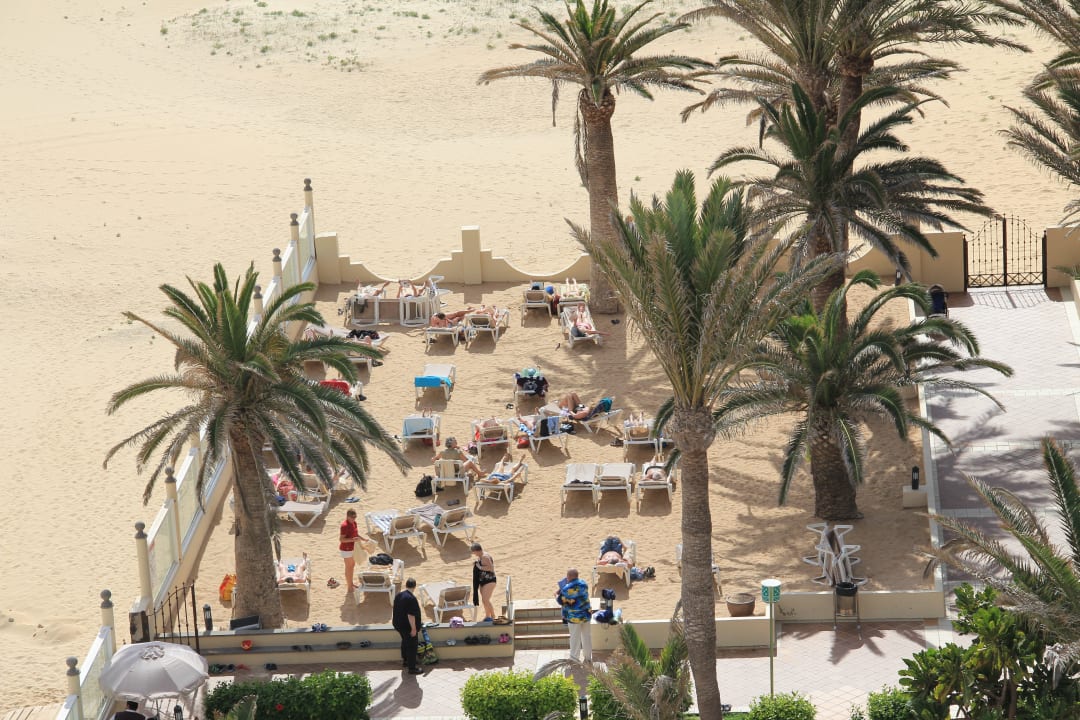 Privatstrand mit kostenlosen Liegen und Schirmen Hotel Riu Oliva Beach - Hotel