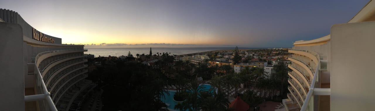 Panoramaaufnahme vom Balkon Hotel Riu Palace Palmeras