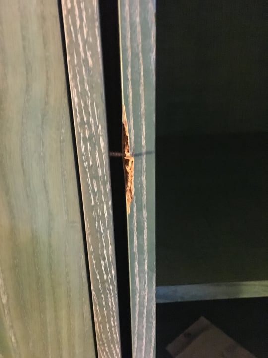 Schränke defekt und Verletzungsgefahr  SBH Costa Calma Beach Resort