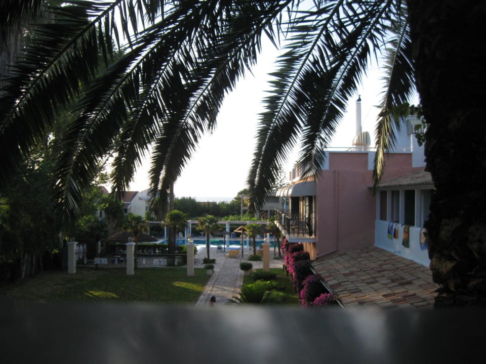 Środkowy pokój od stroy basenu Hotel Ionian Princess & Thinalos