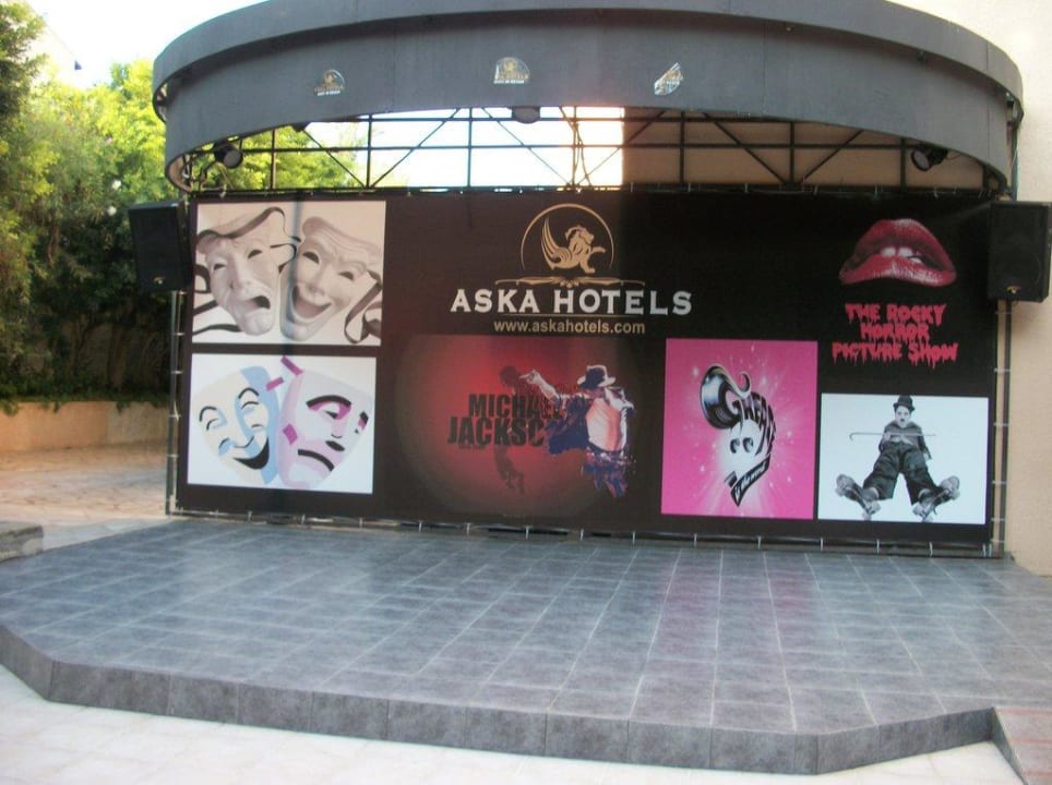 Bühne in der Arena Aska Hotel Just in Beach