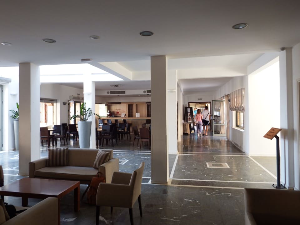 Lobby Bella Beach Hotel