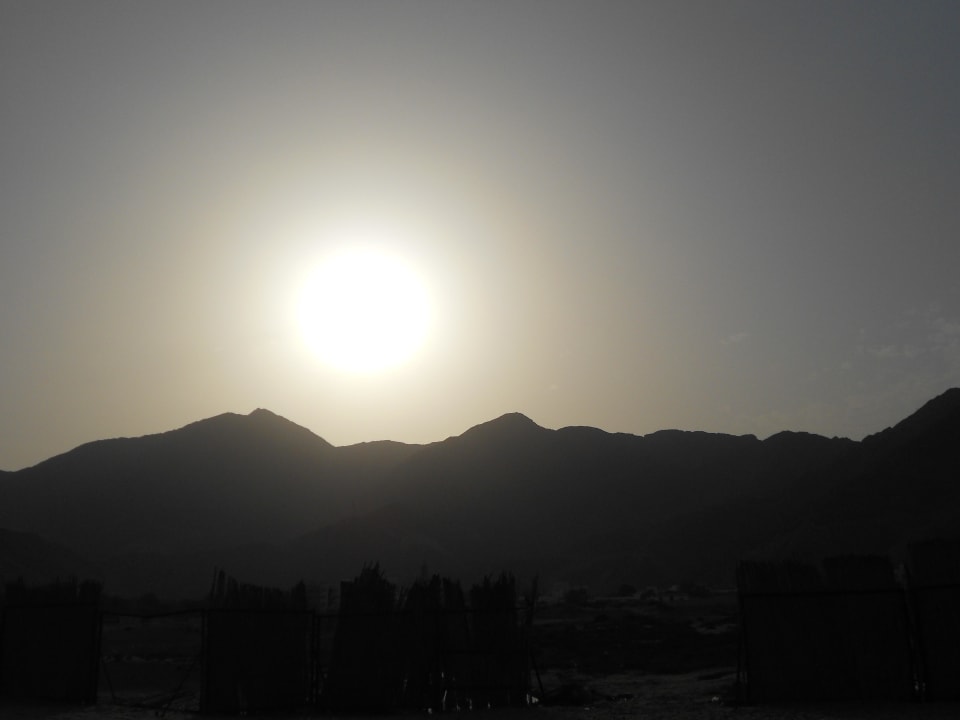 Sonnenuntergang Miramar Al Aqah Beach Resort