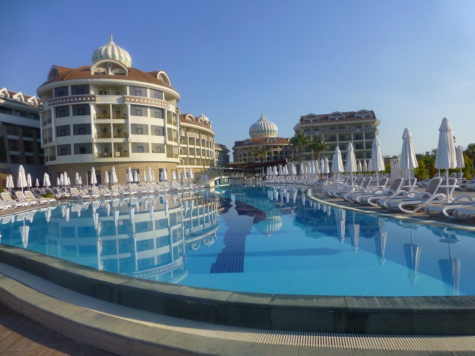 Morgenruhe am Pool Kirman Belazur Resort & Spa