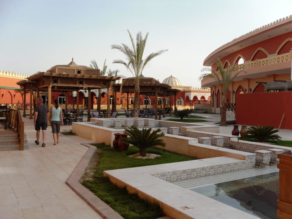 Wie ein kleines Dorf! Pickalbatros Alf Leila Wa Leila Resort - Neverland Hurghada