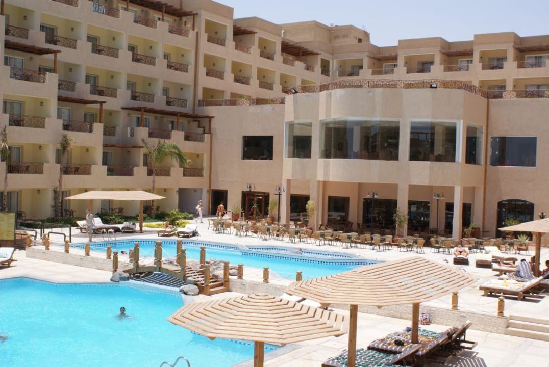 Hotel od strony basenu Imperial Shams Abu Soma