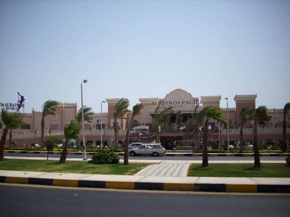 Hotel auf der anderen Strassenseite Pickalbatros Palace Resort