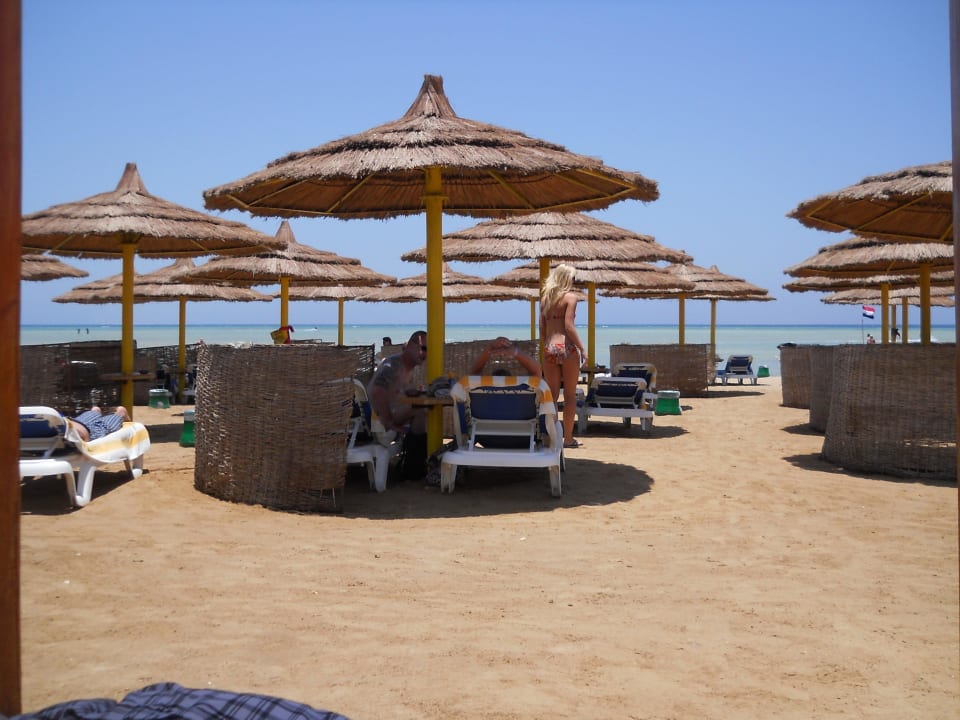 Leżaki na plaży Hotel Titanic Palace