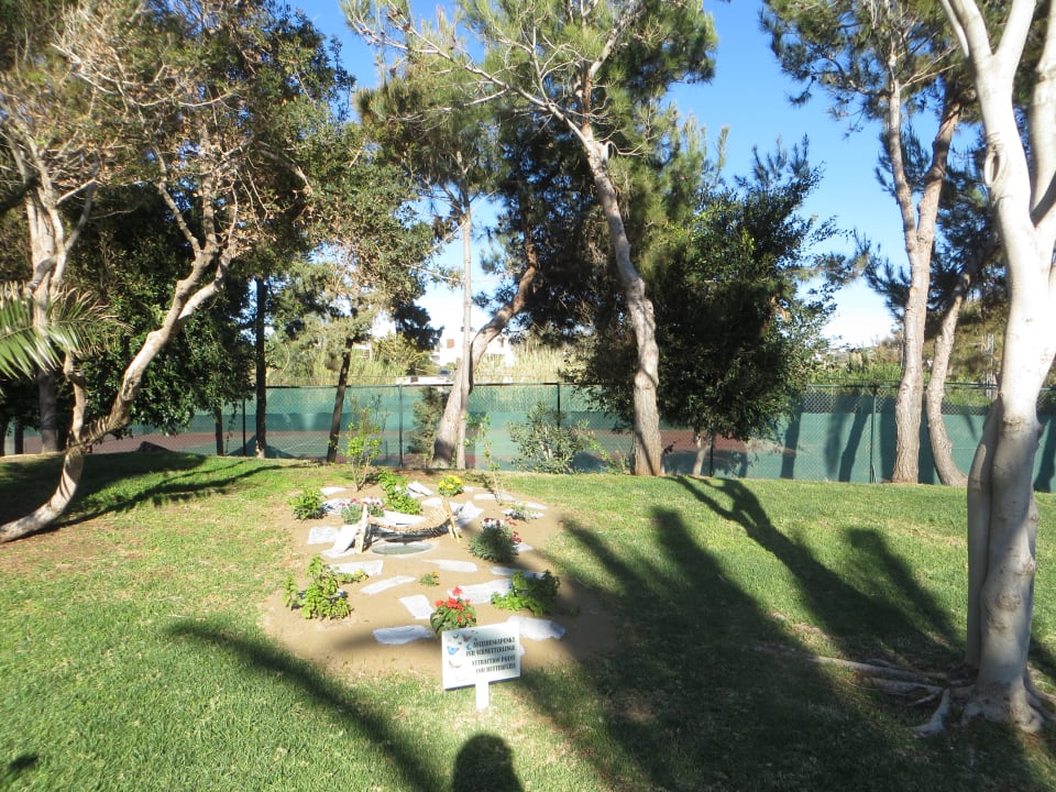 Ein Rundgang durch die Gartenanlage Anissa Beach & Village