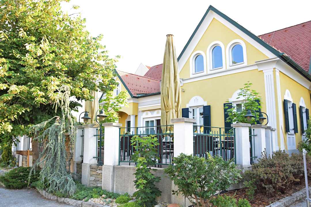 Außenansicht Land Cafe Spielhofer - Cafe &  Gästezimmer