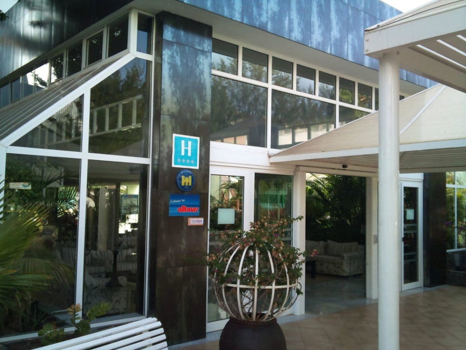 Eingang Hotel Lucana allsun Hotel Lucana