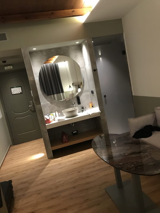 Zimmer Petousis Hotel & Suites