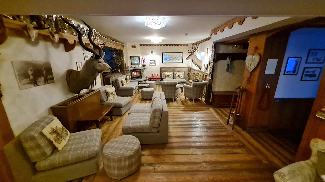 Lobby Hotel Miravidi