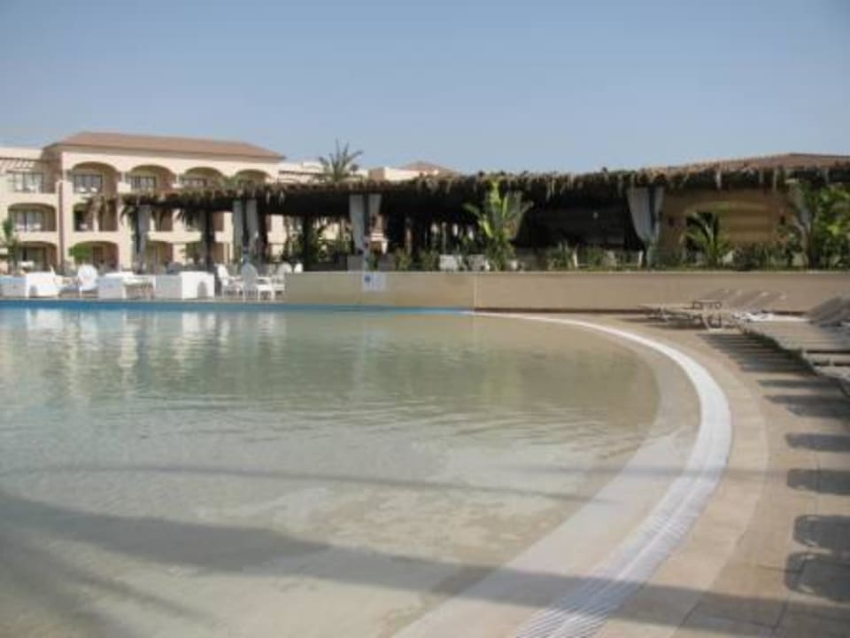 Basen i widok na bar JAZ Aquamarine Resort