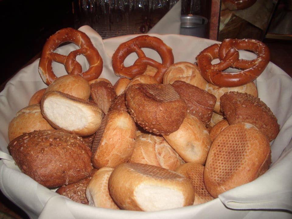 Super! Frische Bäckerbrötchen und Brezeln Premier Inn Passau Weißer Hase