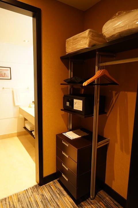 Zimmer Hampton By Hilton Bogota Airport