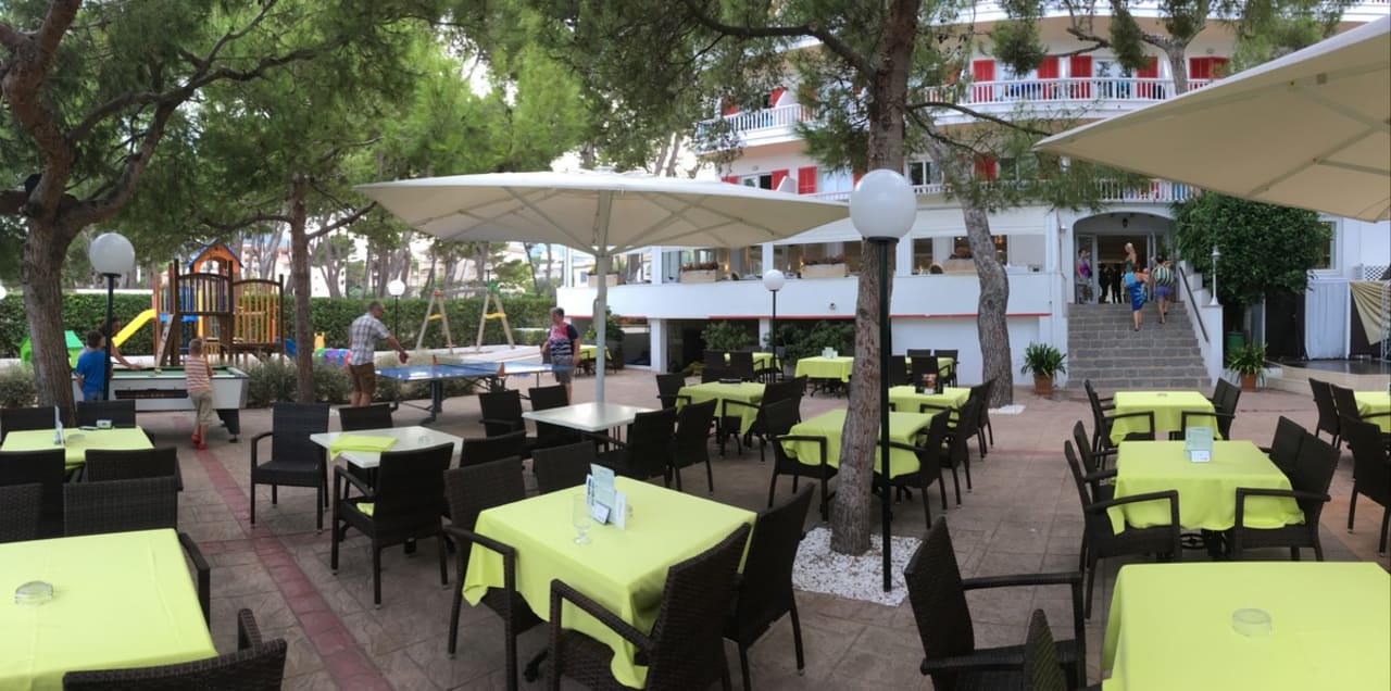 Außenansicht Universal Hotel Laguna