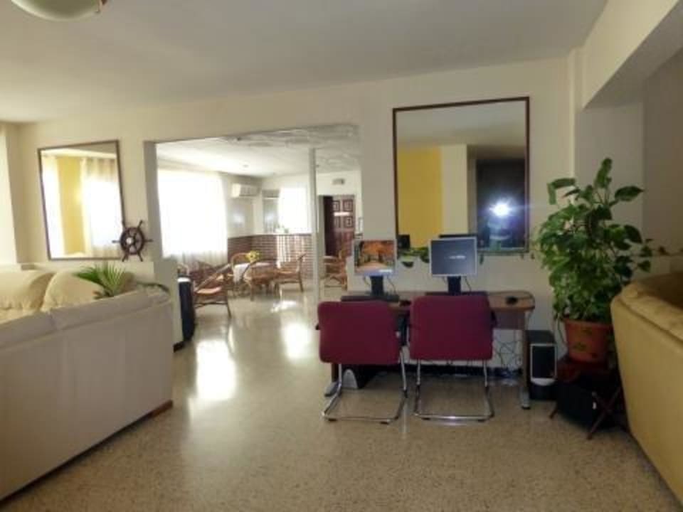 Loung mit PC Hotel Miño