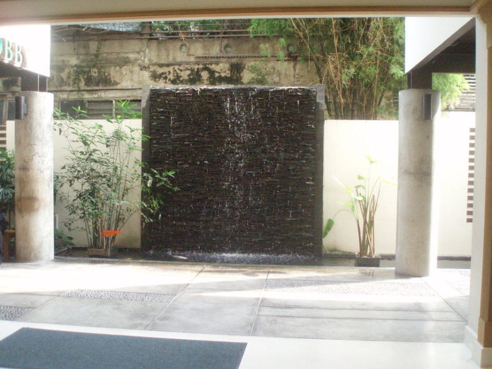 Brunnen im Eingangsbereich Hotel Navalai River Resort