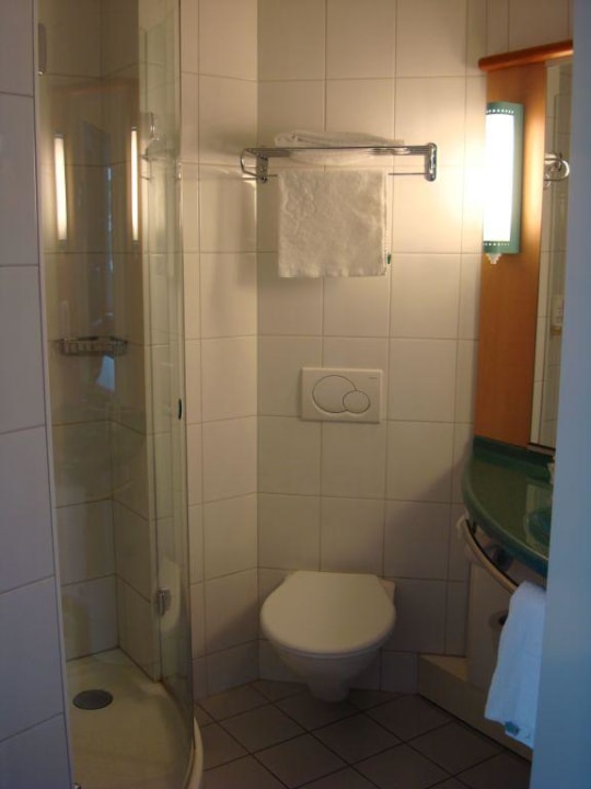 Bad im Ibis Fribourg Hotel Ibis Fribourg