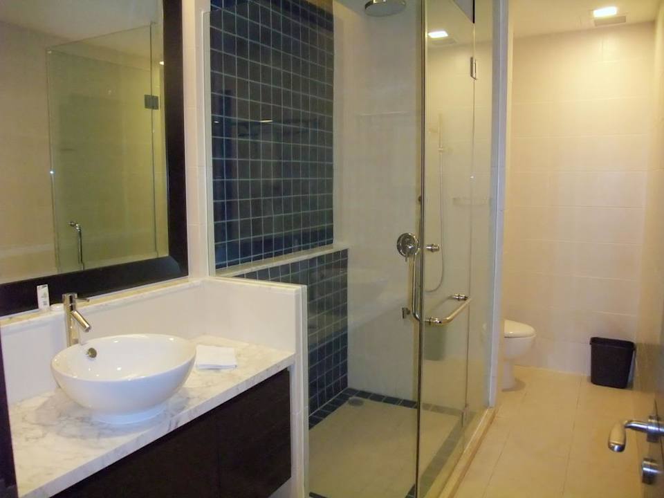 Zweites Badezimmer Hotel Nexus Resort Karambunai