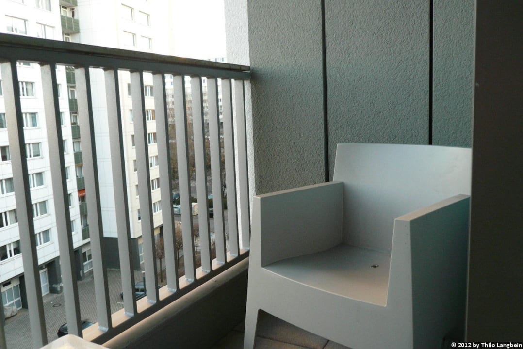 Kleiner Balkon Adina Apartment Hotel Berlin Hackescher Markt