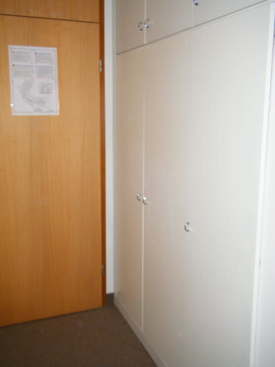 Simple, abgewohnte Kästen Valamar Parentino Hotel