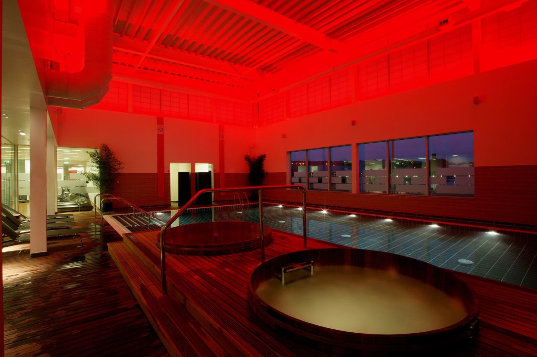 Yu Spa Ozone Pool & Hot Tub Apex City Quay Hotel & Spa