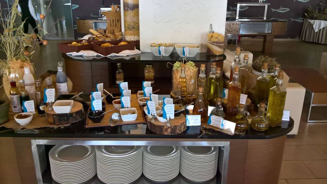 Auswahl an Speisen am Buffet SENTIDO Port Royal Villas & Spa