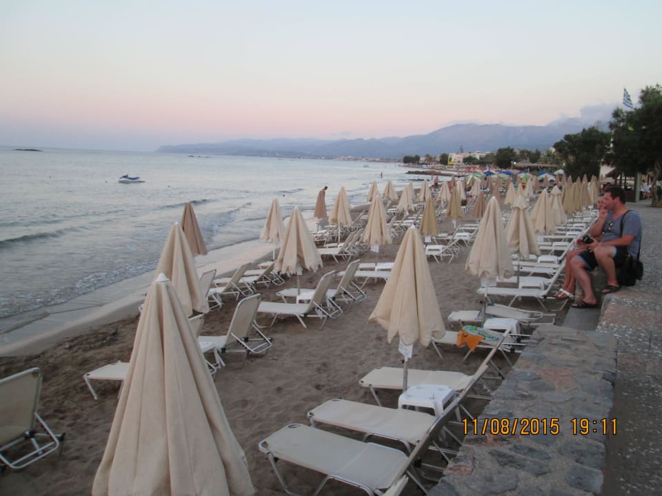 Das ist der strand Hotel Corina & Paloma Garden