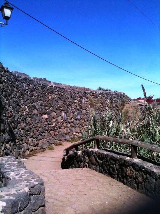 Camino de 100m. desde el parking Finca Los Alenes del Mar