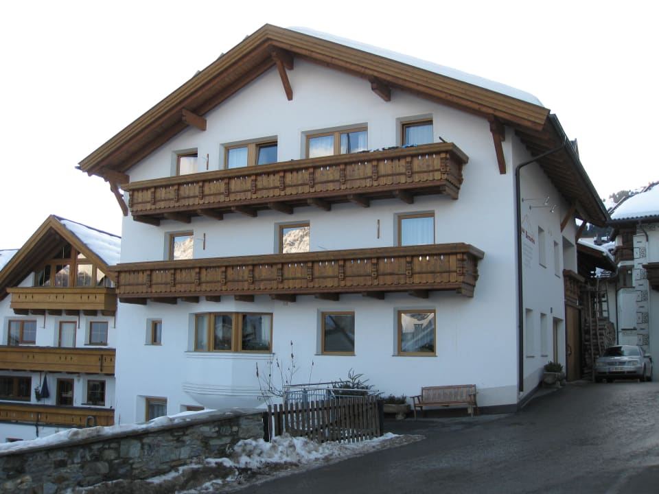 Ostansicht, von hier aus Ausblick auf die Bergwelt Haus Bernardes