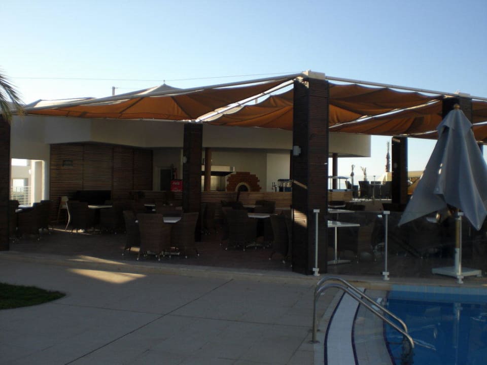 Poolbar Nozha Beach Resort & Spa